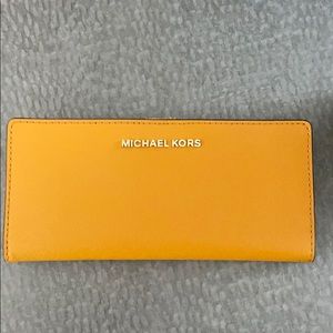 ✨ Michael Kors Jet Set Leather Wallet ✨